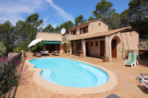 Villa dans charmant village médiéval au cœur de la Provence Verte