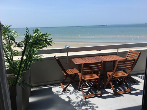 Appartement de standing avec grande terrasse face à la mer