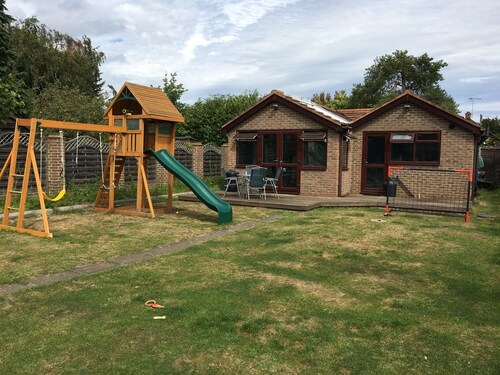 Family-friendly Apartment near London Heathrow Airport with off-street parking