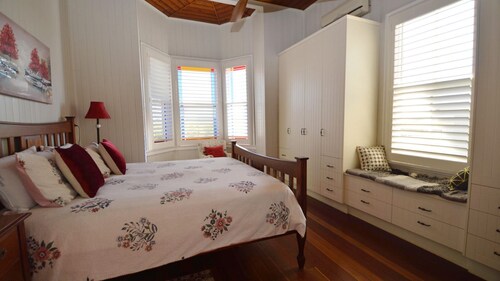 Riverside Cottage on Palmers Channel, 10 mins to Yamba