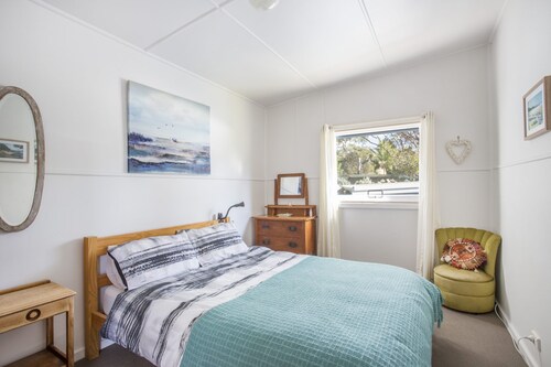 Retro Beach Cottage - 681 Murramarang Rd