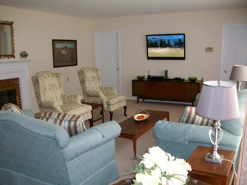Phillips Academy Area – Ideal for Families Visiting Campus & Touring New England