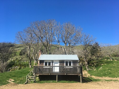 EMERALD HILLS FARM HUT: ubicado en nuestra tranquila granja de Okains Bay
