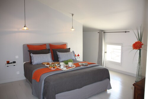 Grande maison contemporaine au coeur des lieux touristiques avec piscine, clim