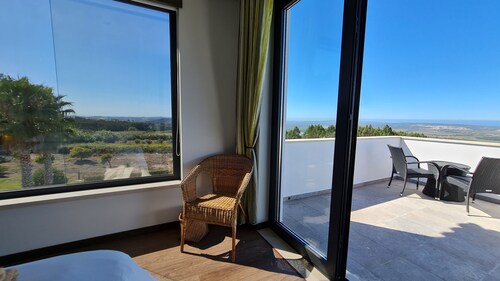 Luxe 4 Chambres Villa avec grande piscine, pour 8 personnes, joliment aménagées.