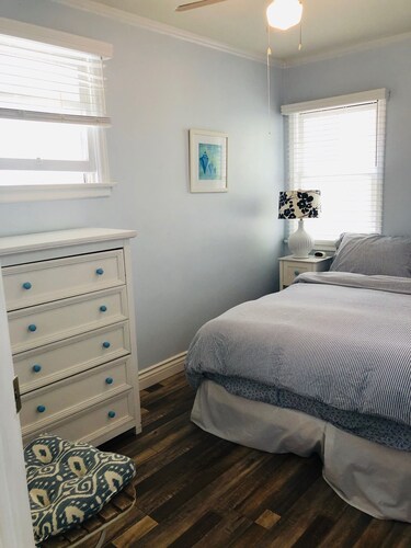 Cozy Beach Apartment in Trendy Belmont Shore! Sanitized and Clean!