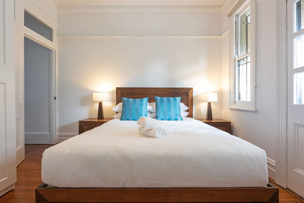 Superior House, 4 Bedrooms, Balcony - Featured Image