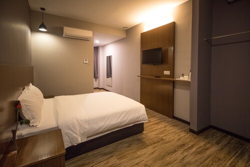 3-Plus Hotel