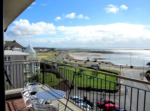 Comfortable, Modern, Luxury, Secure, Beachfront, Seafront, City Centre