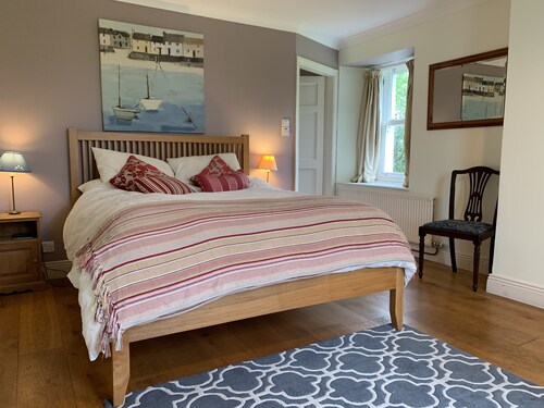 Beautiful 12/14 Bed Cottage overlooking Galway Bay and the Burren National Park