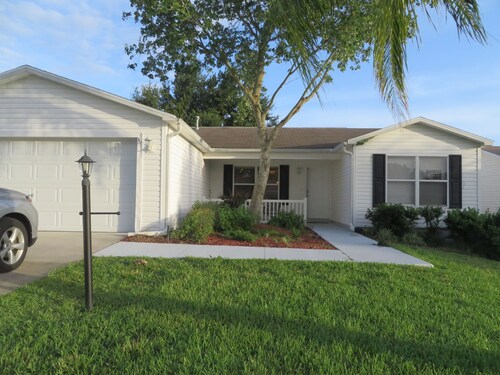 Beautiful 3/2 designer home, pet friendly, free WiFi, golf cart, hot tub