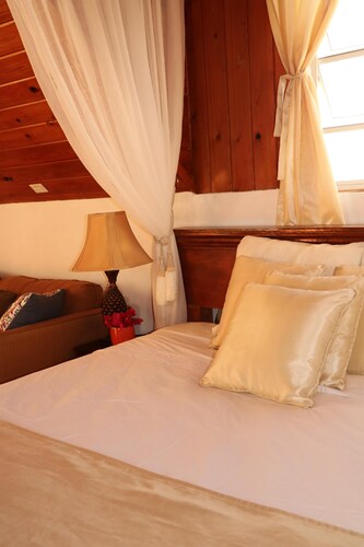 Luxury Seafront Suite with Spectacular Sunset Views