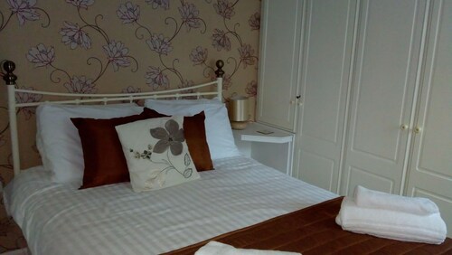 Heart of beautiful Betws-y-Coed - well-equipped Victorian stone railway cottage