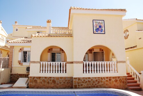 Villa with Private Pool and Large Underbuild