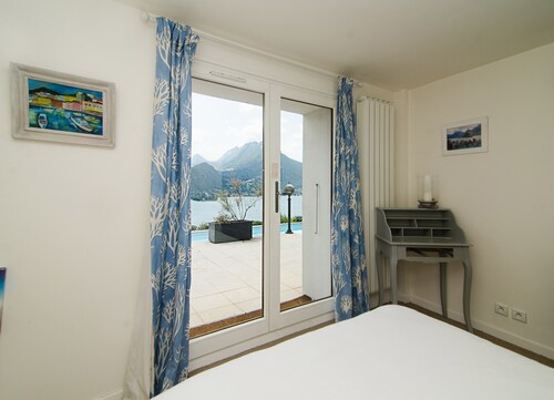 TALLOIRES PISCINE VUE EXCEPTIONELLE LAC D'ANNECY et MONTAGNES