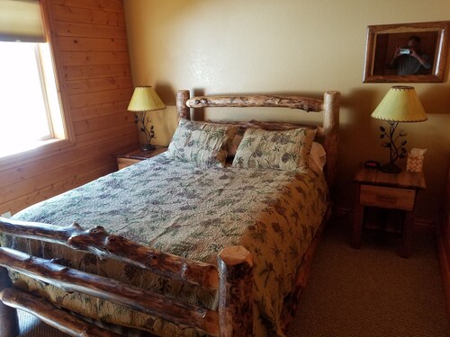Ponderosa Paradise-Stunning Black Hills Log Cabin Close to Deadwood & Sturgis