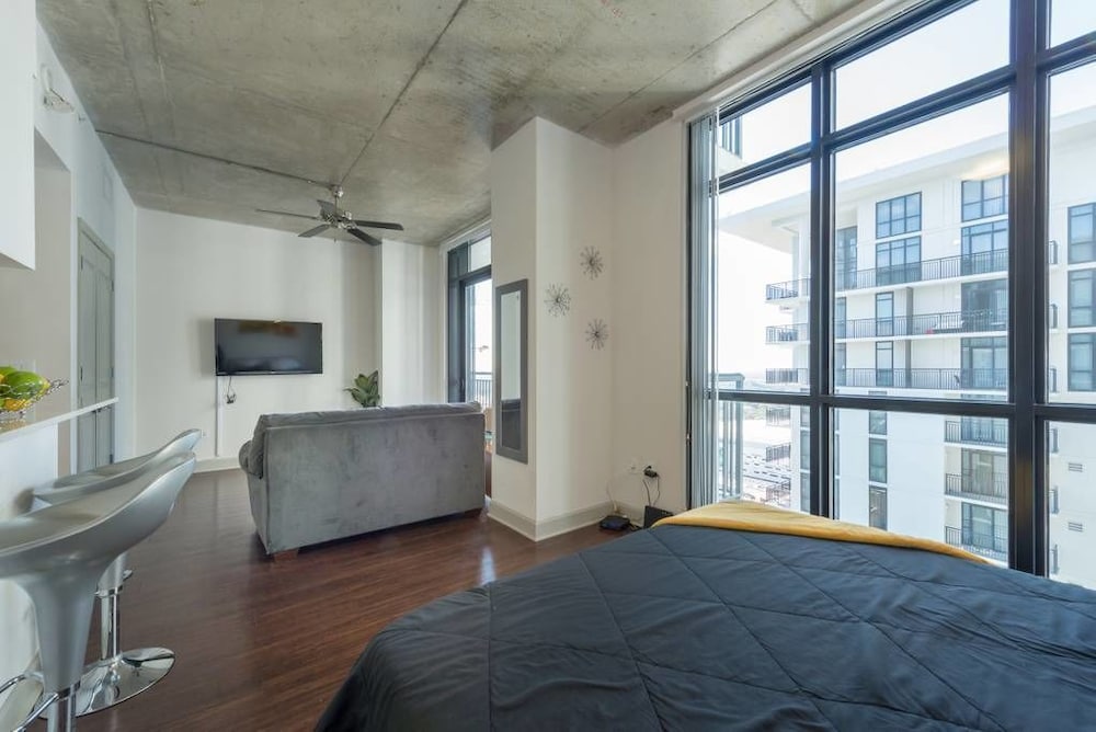 Condo, 1 Queen Bed (5-STAR DOWNTOWN PENTHOUSE SKYLOFT! - ) - Room