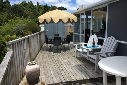 Beautiful Onaero Bay, so close to New Plymouth ...