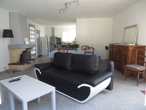 maison avec jardin refaite à neuf, chemin privatif, proche mer et centre ville