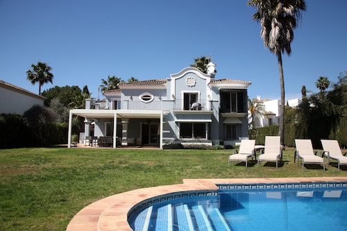 Ihana Villa Guadalmina Putoaa 1000 Metrin Rantaan