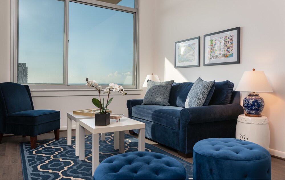 Deluxe Apartment, 1 Queen Bed, Non Smoking, Mountain View - Featured Image