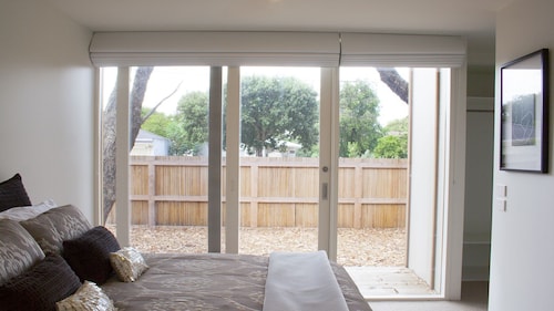 Short walk to beach, river, parks and shops - great location