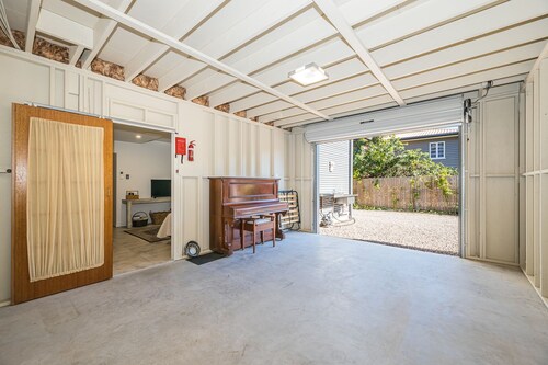 The Hide - pet friendly with private pool.