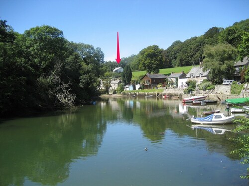 6 bed Cottage on Helford River, Cornwall. Huge secluded garden. Available Oct 24