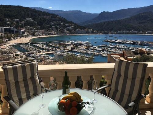 Beautiful apartment with fantastic sea views, wi-fi and private parking