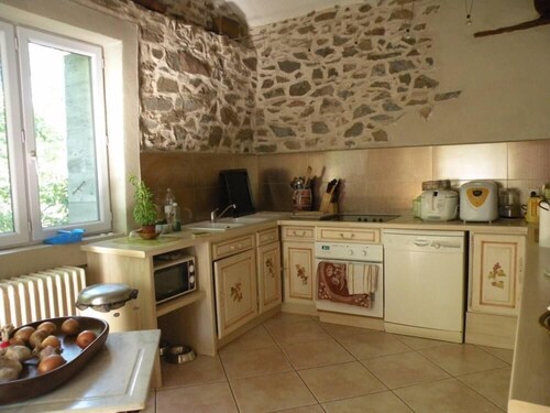 house with all comfort pets allowed