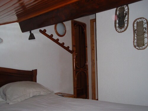 Bel appartement tout en bois dans résidence aux pieds des pistes.