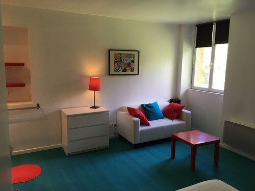 Grande maison lumineuse, 200m2, 5 chambres/10pers à 5mn du lac.