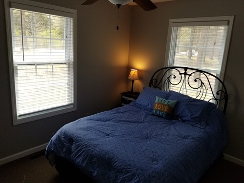 NEW LISTING! Cozy open concept home on popular Jonathan Creek area of KY Lake!
