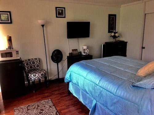 TWO Newly Remodeled Connected Studios ❤️