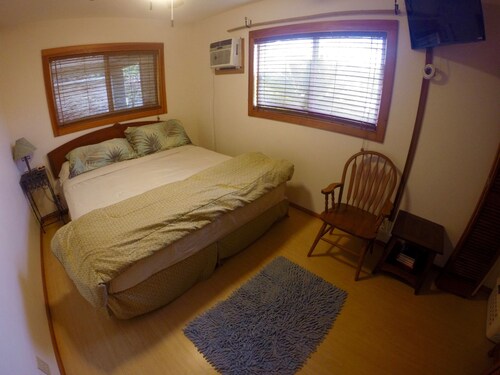 Gorgeous Secluded Beach Getaway Location-Large Kitchen-A/C-Grill-Fenced yard