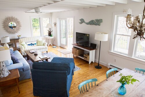 Humble Abode - Charming Cottage Near Long Point Beach.