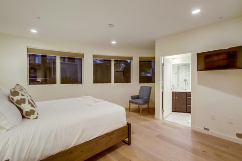 Luxury at Windansea! Ideal location steps to beach, professionally CLEANED!