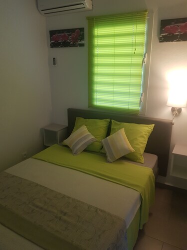 COZY COTTAGE + NETFLIX + WIFI + JACCUZZI + PARKING