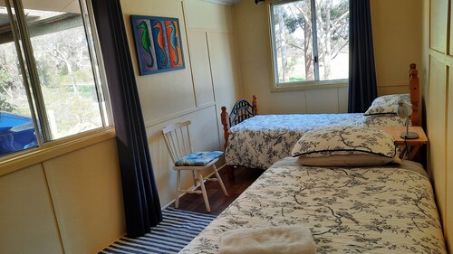 Comfortable, clean & dog friendly close to many attractions