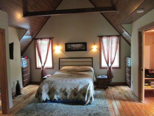 Luxury Cabin Nestled In The Beautiful Blue Ridge Mountains