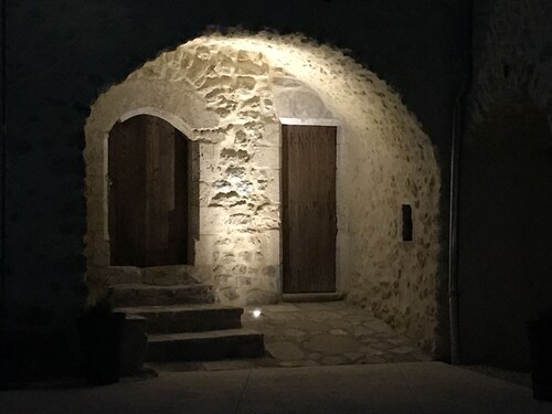 MURIERS- SPLENDID COTTAGE IN STONE IN THE CENTER OF VALLON PONT D'ARC