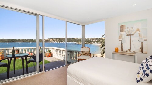 Balmoral Beauty - beachfront romantic getaway