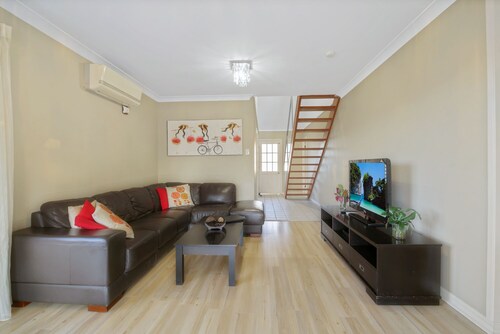 The Beach Retreat Eden 3 bedroom pet friendly apartment - 1+ night