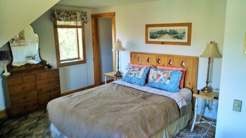 Single Family Home, Spectacular Mountain Views, Ski to the door
