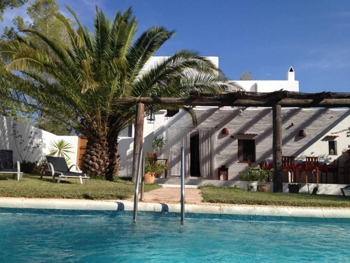 The house is located in San Juan five minutes for Benirras Creek