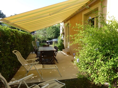 Maison climatisée, à 500 mètres de la plage et des commerces.
