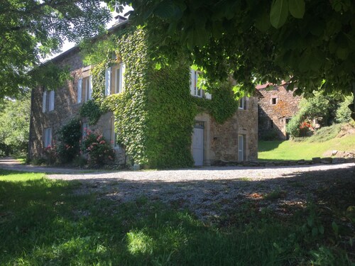 Gîtes/Grande maison de famille à la campagne très calme