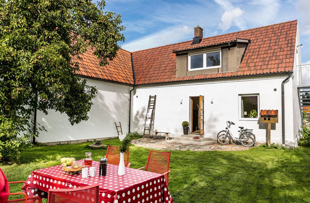 House, Garden View - Featured Image