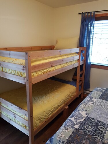 Semi Lake front, westerly view, pet friendly, sleeps 8,