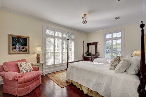 Ocean Views , Steps to Beach, Walk to Pier/Village